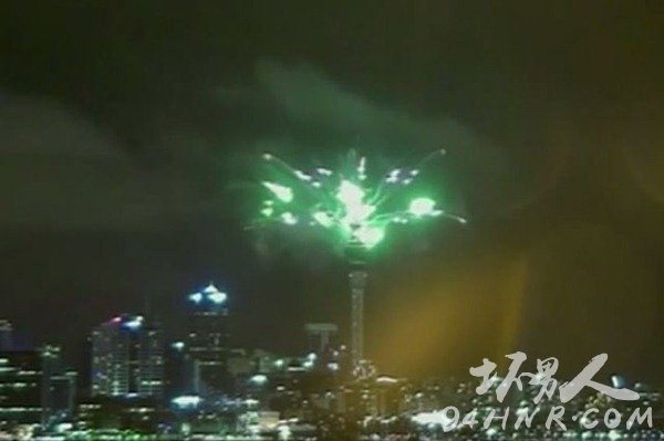 全球最早跨年城市 纽西兰天空塔炫目烟火秀