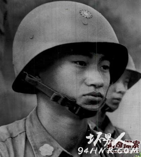 蒋介石在台湾阅兵 台湾蒋军与蒋介石旧照